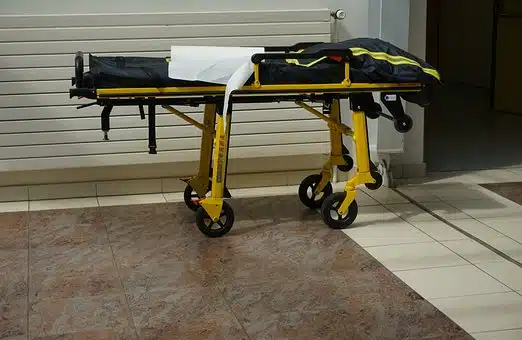 Puoi richiedere una barella bariatrica come presidio medico Una barella bariatrica per obesi