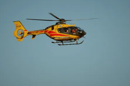 Elisoccorso sanitario privato a Soderini Team di personale medico a bordo di un elicottero ambulanza