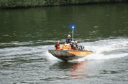 Idro ambulanze in Italia Team di personale sanitario a bordo di una idroambulanza privata